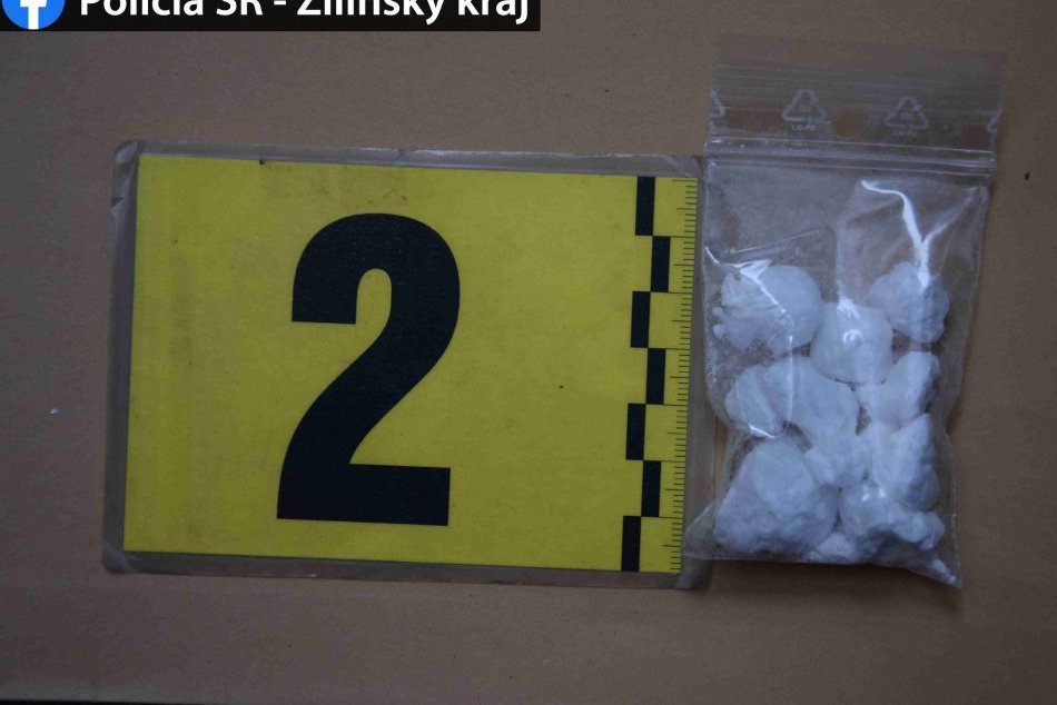 Ilustračný obrázok k článku Veľká drogová razia na Liptove: Kokaín a marihuana v tisíckach dávok, FOTO