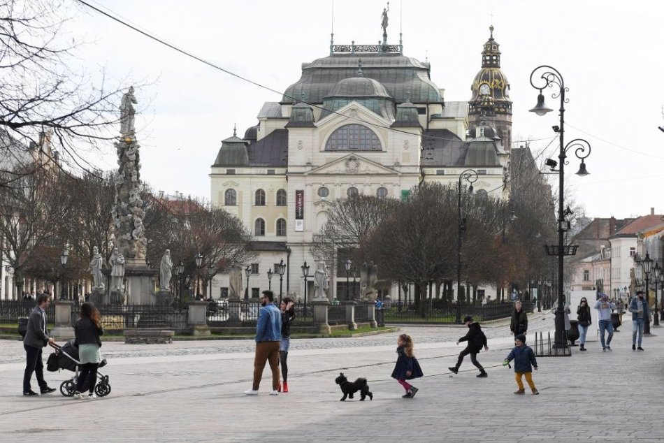 Ilustračný obrázok k článku V OBRAZOCH: Hlavná ulica opäť ožila. Teplé počasie vyhnalo ľudí von