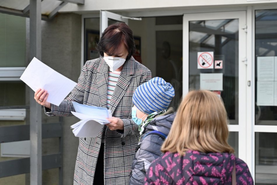 Ilustračný obrázok k článku Mesiac od otvorenia škôl: Negatívne vplyvy pandémie sa prejavili na mnohých deťoch