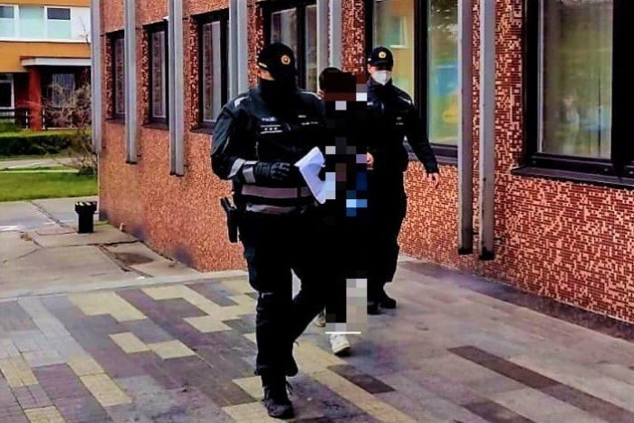 Ilustračný obrázok k článku Šokujúci prípad z Považia: Patrik bez vodičáka totálne spitý riadil nákladiak