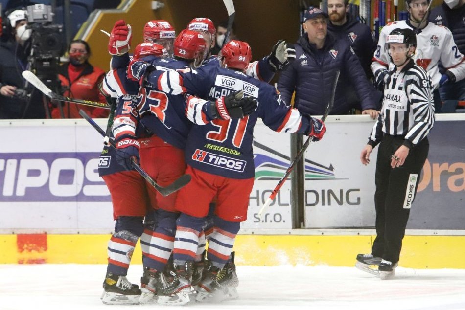 Ilustračný obrázok k článku Zvolen vstúpil do semifinálových bojov víťazne: Slovan padol až po nájazdoch, FOTO