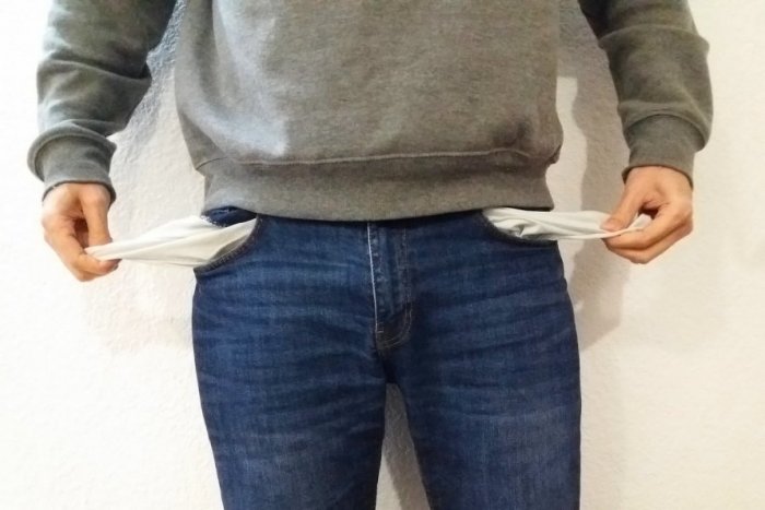 Ilustračný obrázok k článku Žijeme „z ruky do huby“? Až polovica Slovákov nemá odloženú sumu ani vo výške jedného platu