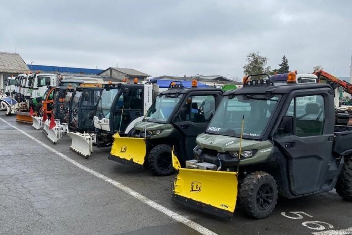 Ilustračný obrázok k článku Bláznivé počasie! Zimná údržba skončila, no sypače sú stále v akcii