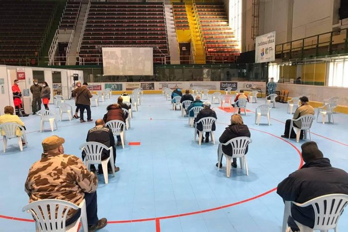 Ilustračný obrázok k článku V Prievidzi otvorili veľkokapacitné očkovacie centrum, FOTO