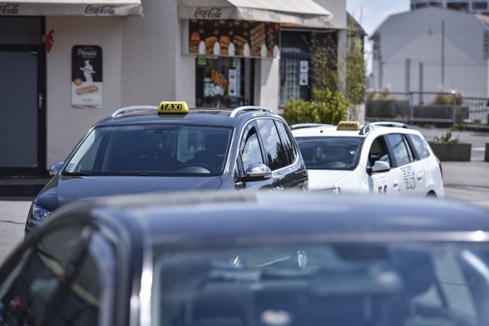 Ilustračný obrázok k článku Aké podmienky platia pre  autoškoly, prevádzky taxislužieb, hotelov a vlekov?