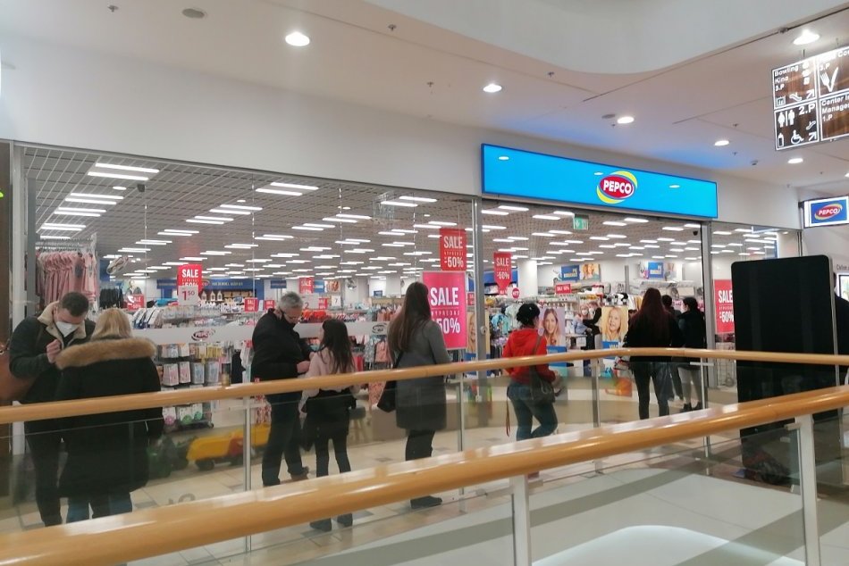 Ilustračný obrázok k článku "E-shopov" už máme plné zuby, chceme si tovar aj ohmatať - zhodli sa zákazníci, FOTO