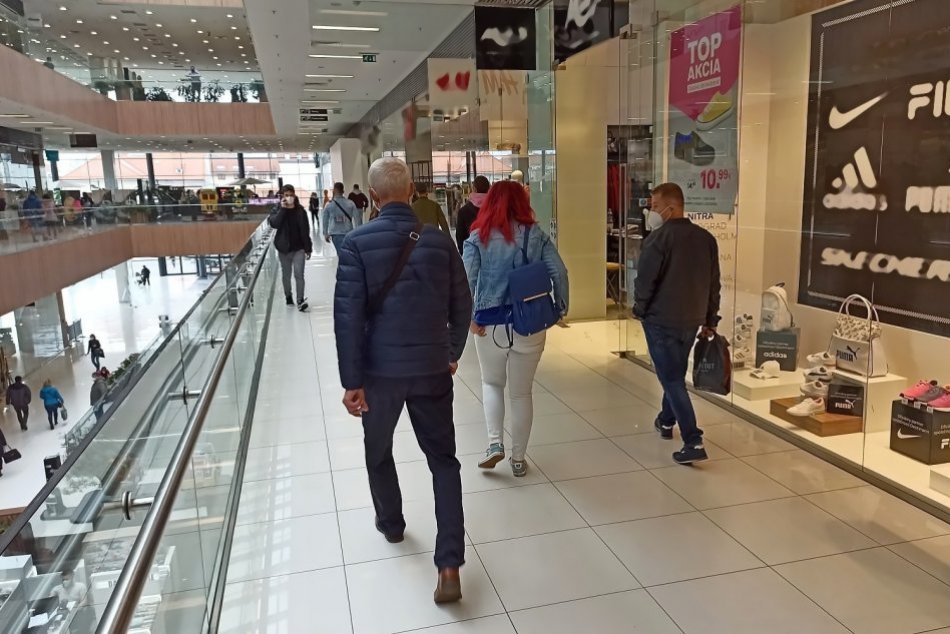 Ilustračný obrázok k článku Čierne okresy v Žilinskom kraji čaká tvrdý režim: Bez testu či očkovania už nekúpite ani šál!