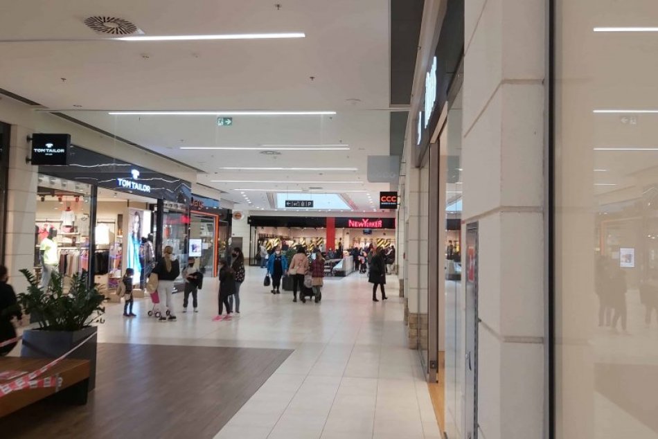 Ilustračný obrázok k článku Slovensko prechádza do ružovej fázy: Ktoré obmedzenie KONČÍ a čo ostáva v platnosti?