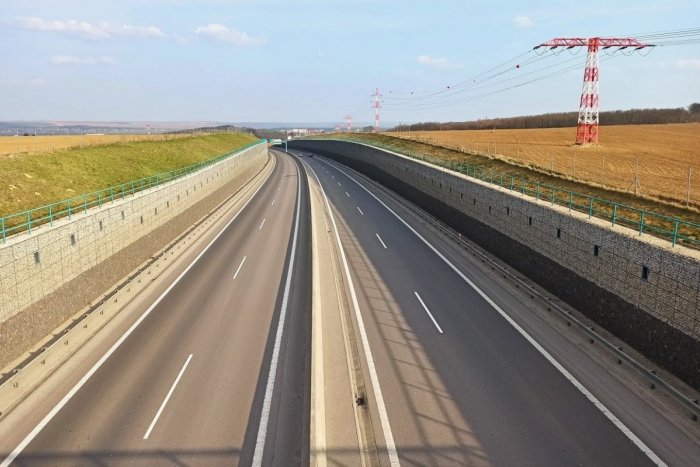 Ilustračný obrázok k článku V hre je nová rýchlostná cesta v Trenčianskom kraji: R8 má 7 variantov trasy