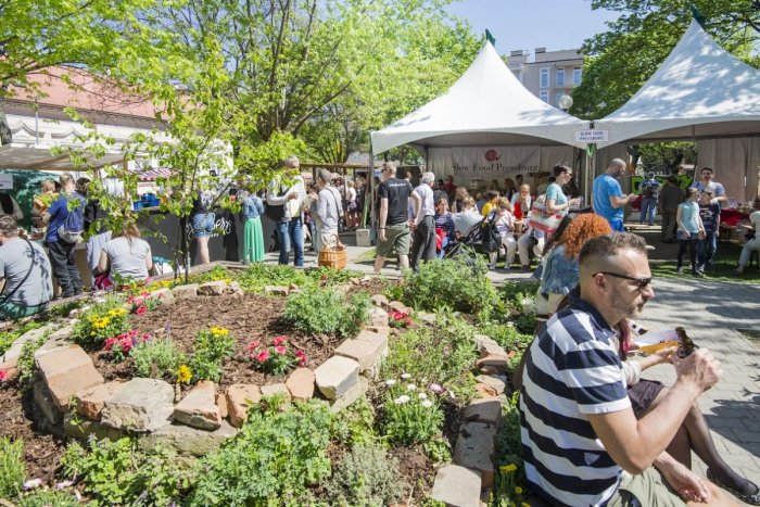 Ilustračný obrázok k článku NAJ počas týždňa v Trnave a okolí: Užite si historické vozidlá, rozprávkový zámok aj festival!