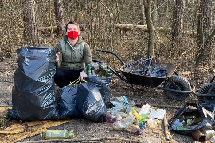 Ilustračný obrázok k článku Bordel, aký si Považská nepamätá: Ľudia sa zdravo nahnevali a vyrážajú čistiť