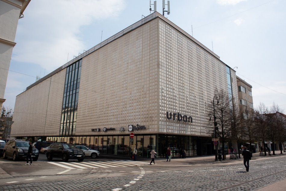 Ilustračný obrázok k článku Ikonický obchodný dom v centre Košíc je otvorený - na fasáde sa skvie názov Urban, FOTO