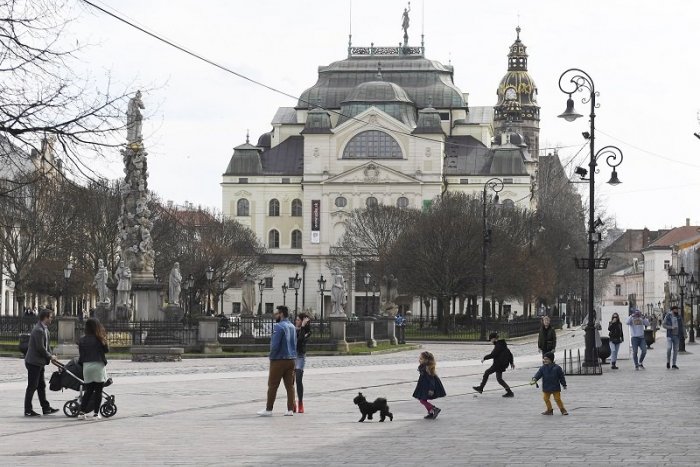 Ilustračný obrázok k článku Netešte sa príliš! Tretia vlna pandémie príde. Aká bude?