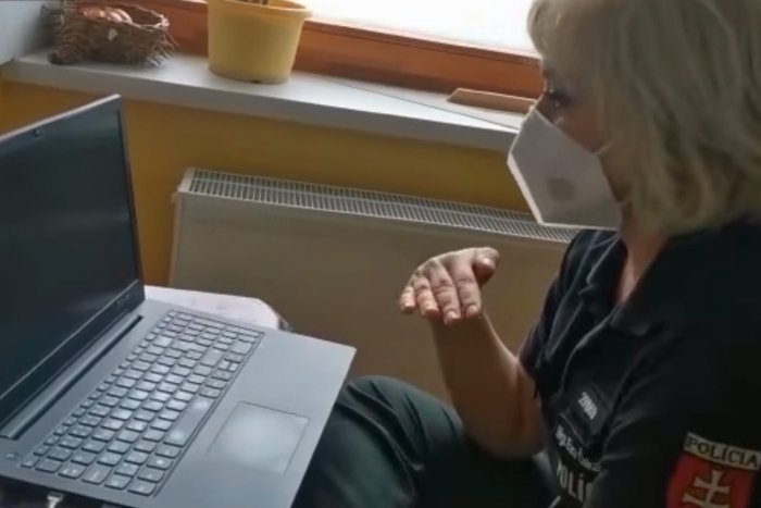 Ilustračný obrázok k článku Nástrahy číhajú aj na sociálnych sieťach: Polícia radila deťom z Topoľčian