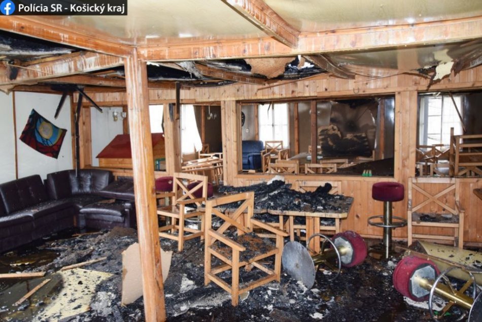 Ilustračný obrázok k článku Víkendový požiar na jazere Izra: Legendárny bufet úplne zhorel, FOTO