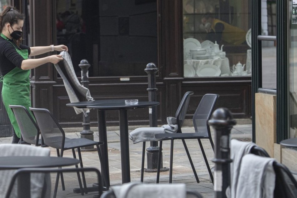 Ilustračný obrázok k článku DESIVÁ prognóza analytikov: Slovensko sa postupne dostane do TMAVÝCH farieb!