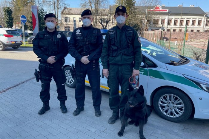 Ilustračný obrázok k článku Záchrana v poslednej chvíli: Žilinskí policajti našli seniora v žalostnom stave