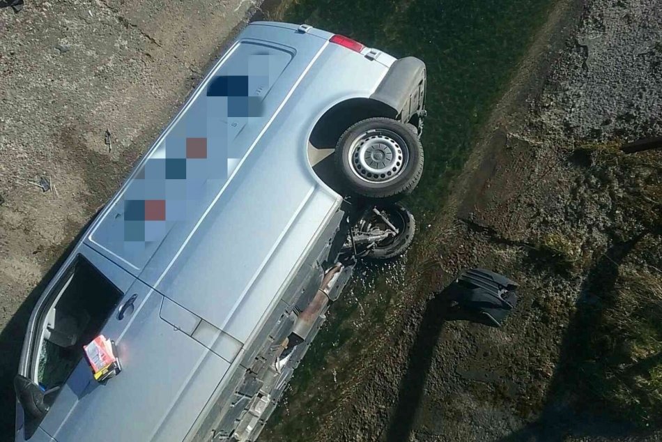 Ilustračný obrázok k článku Na Liptove sa dodávka zrútila do potoka: Jeden človek je zranený, FOTO