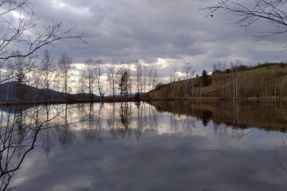 Ilustračný obrázok k článku Gudrónové jamy na Horehroní budú menšou hrozbou: Čo sa tam podarilo vybudovať?