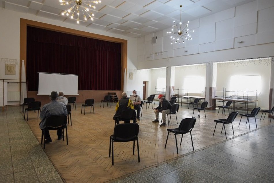 Ilustračný obrázok k článku Nitra otvára ďalšie očkovacie miesta: Mobilné tímy prídu do 2 kultúrnych domov