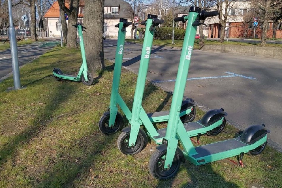 Ilustračný obrázok k článku Prestanú kolobežky jazdiť, kde nemajú? Bystrica reaguje na podnety ľudí