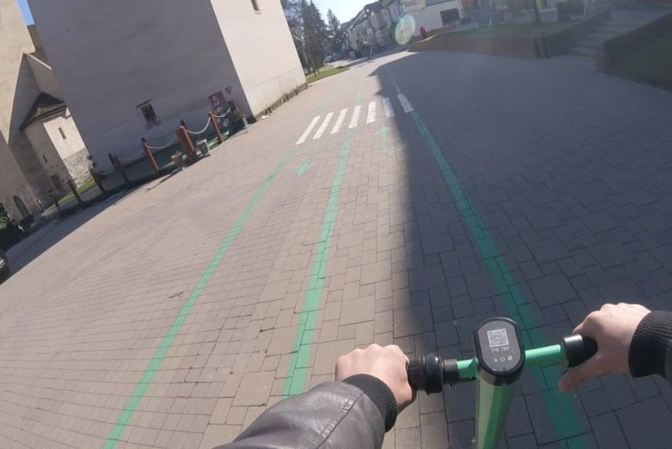Ilustračný obrázok k článku Deti na e-kolobežkách v Poprade? Policajti a Bolt hovoria jasnou rečou