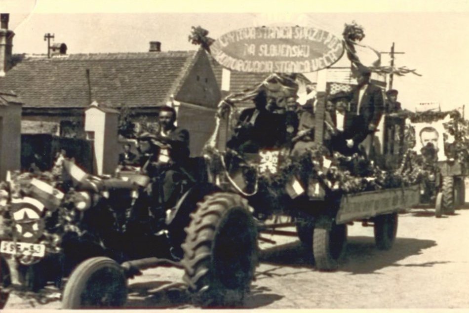 Ilustračný obrázok k článku Dávka nostalgie: Na prvomájových oslavách v Šali bolo takmer 20-tisíc ľudí