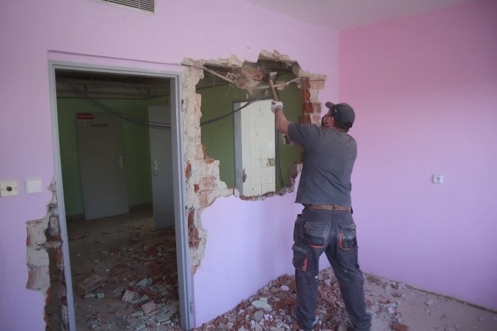 Ilustračný obrázok k článku Žilinská nemocnica okresala pandemické oddelenia: Vybuduje novú COVID zónu, VIDEO