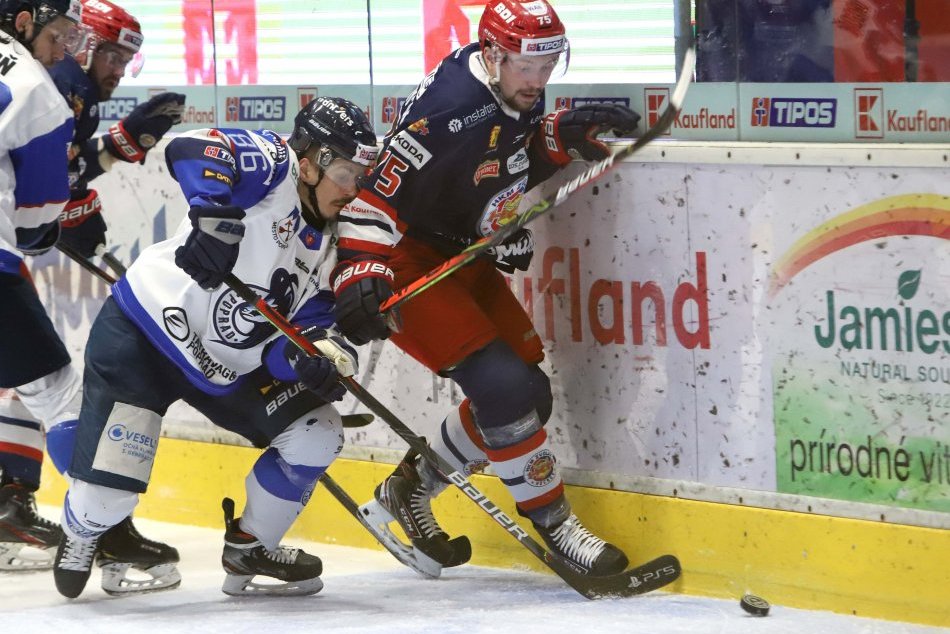 Ilustračný obrázok k článku Drámu pod Pustým hradom kamzíci nezvládli: Poprad prehral prvý zápas finále, FOTO