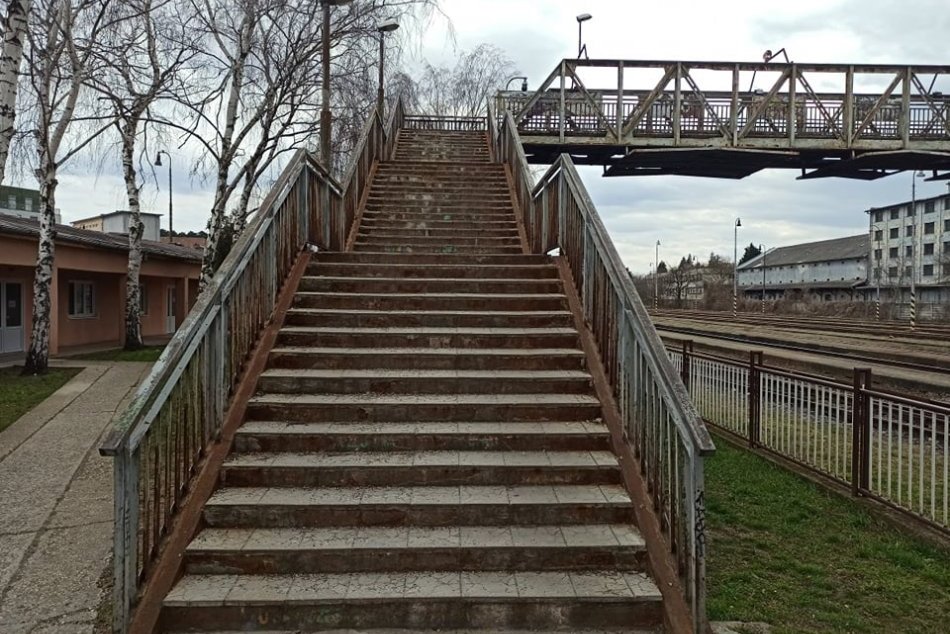 Ilustračný obrázok k článku Oprava mosta nad železnicou v Nitre sa PREDRAŽÍ: Suma vyrástla na 734-tisíc eur