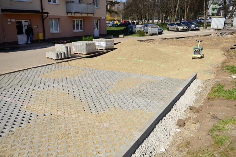 Ilustračný obrázok k článku V Brezne pribudnú desiatky parkovacích miest: Kde a kedy sa dočkáme? FOTO