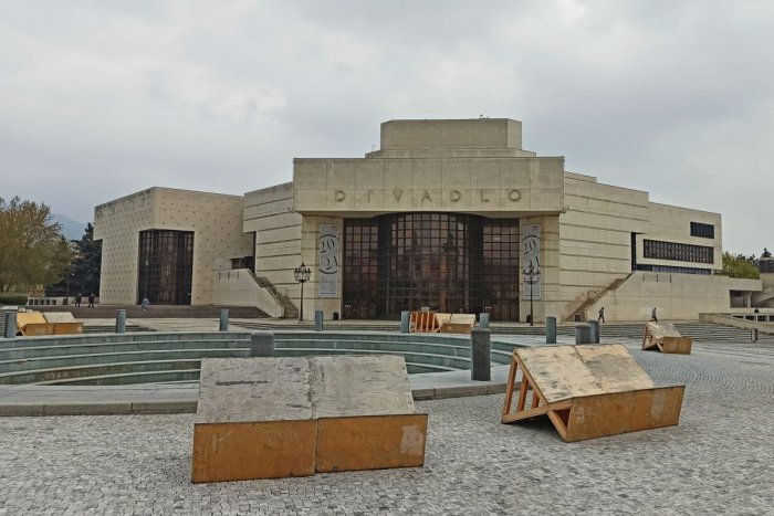 Ilustračný obrázok k článku Milujete skvelú hudbu a divadlo? DAB oba svety spojí v NOVEJ inscenácii