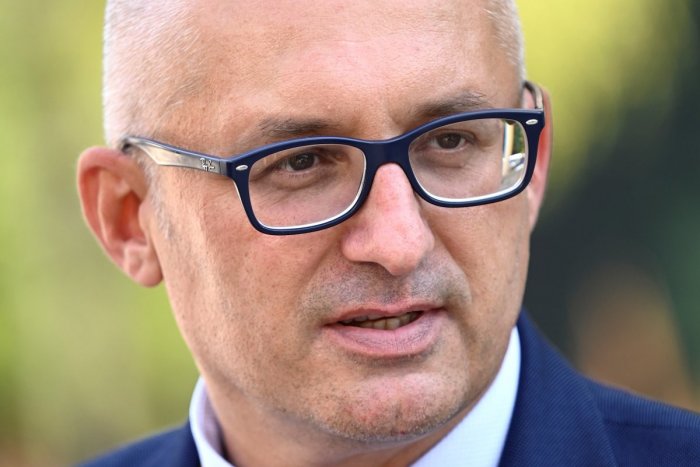 Ilustračný obrázok k článku Vyhrážky poslancovi Kollárovi a jeho rodine: Primátor Hlohovca reaguje trestným oznámením