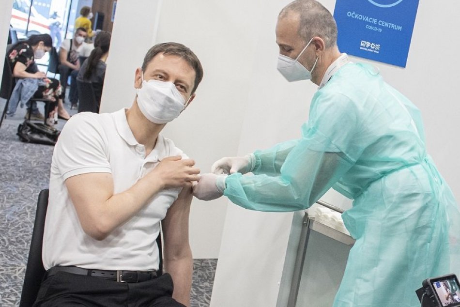 Ilustračný obrázok k článku Heger vo VIDEU vyzýva lekárov a  ľudí, aby sa zapojili do očkovania: Je to jediná ZBRAŇ!