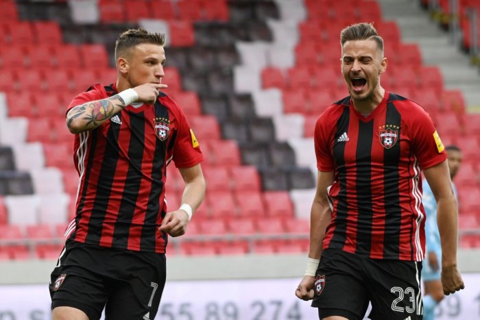 Ilustračný obrázok k článku PARÁDA Spartaka, POTUPA Slovana: Futbalové derby ovládli Trnavčania, belasí si ani nepípli!