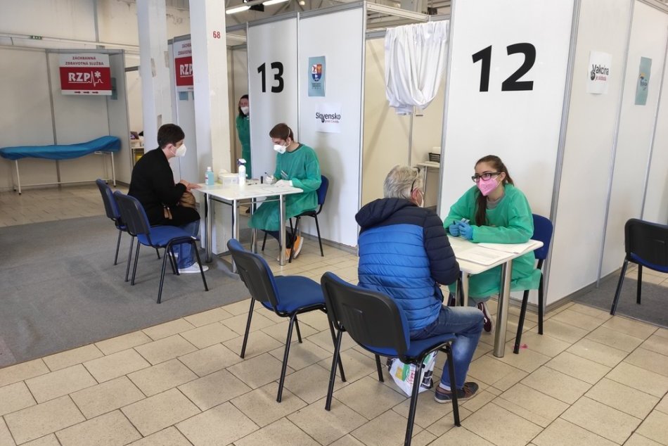 Ilustračný obrázok k článku Termíny na očkovanie v Trenčianskom kraji: Koľko je dávok od Pfizeru a AstraZenecy?