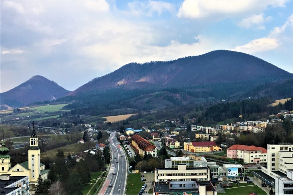 Ilustračný obrázok k článku Považská a okolie sú v BORDOVEJ: Kedy treba nosiť rúško vonku? ZOZNAM opatrení