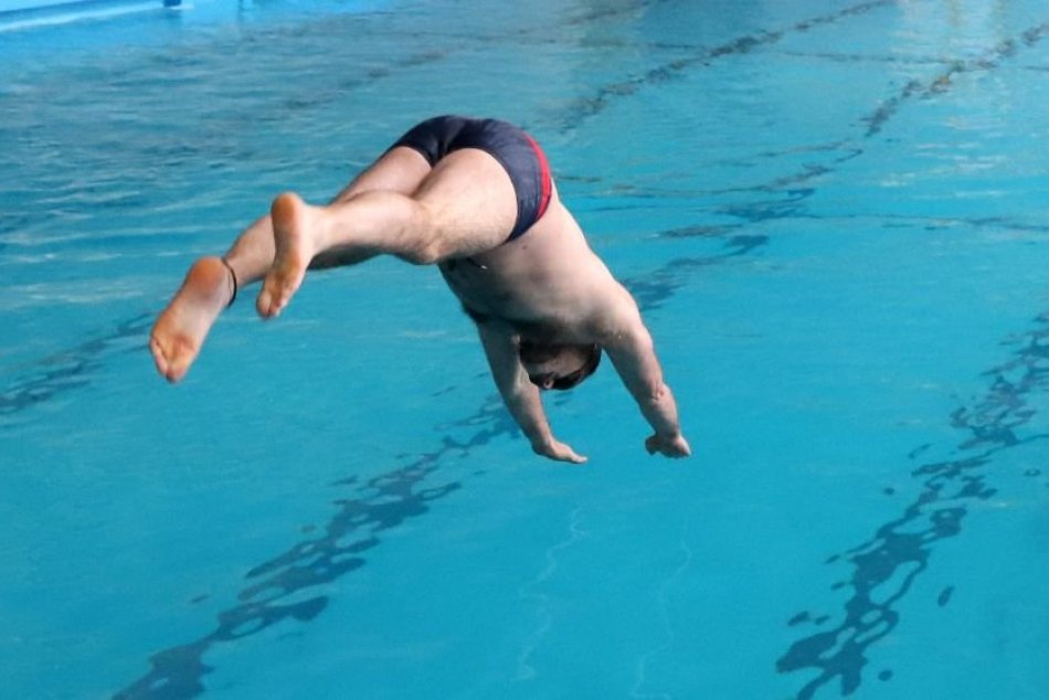 Ilustračný obrázok k článku Krytá plaváreň v Považskej Bystrici sa OTVÁRA: Vyberte si čas a objednajte sa