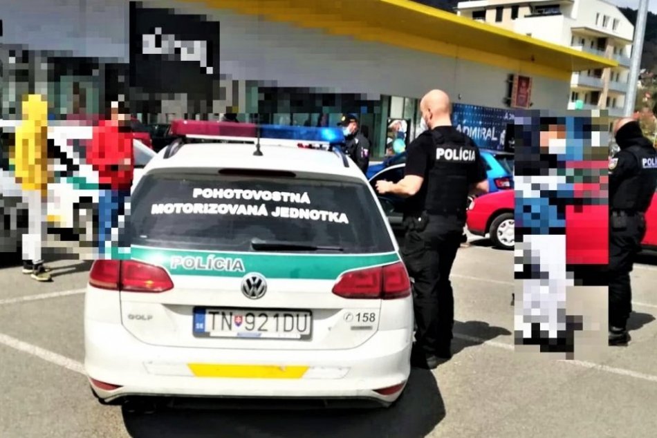 Ilustračný obrázok k článku Netradičná hláška spolujazdca policajtom: Vydávam vám všetok pervitín, FOTO