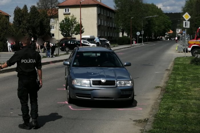 Ilustračný obrázok k článku Pod auto podbehol malý chlapček: Zranené dieťa previezli do bystrickej nemocnice