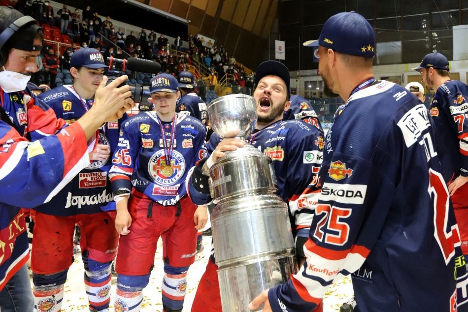 Ilustračný obrázok k článku HKM Zvolen si poistil trojicu mladých útočníkov: Do brány sa postaví veľká opora tímu