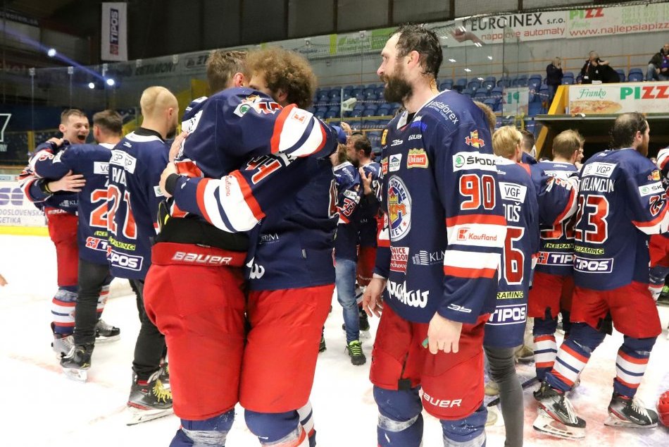 Ilustračný obrázok k článku Na toto čakali mnohí Zvolenčania: Kde a Kedy prejde autobus s hokejovými majstrami?