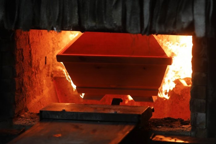 Ilustračný obrázok k článku Počet nebožtíkov v košickom krematóriu stúpa. Pripravená je aj druhá pec