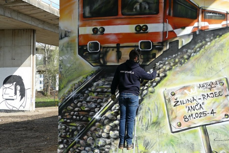 Ilustračný obrázok k článku Park Frambor je hneď krajší: Streetartový umelec vytvára unikátne dielo, VIDEO