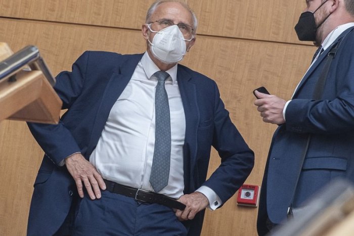 Ilustračný obrázok k článku REKORDÉR Mičovský: Ministrovi radí až 16 poradcov, toľko nemá ani premiér!