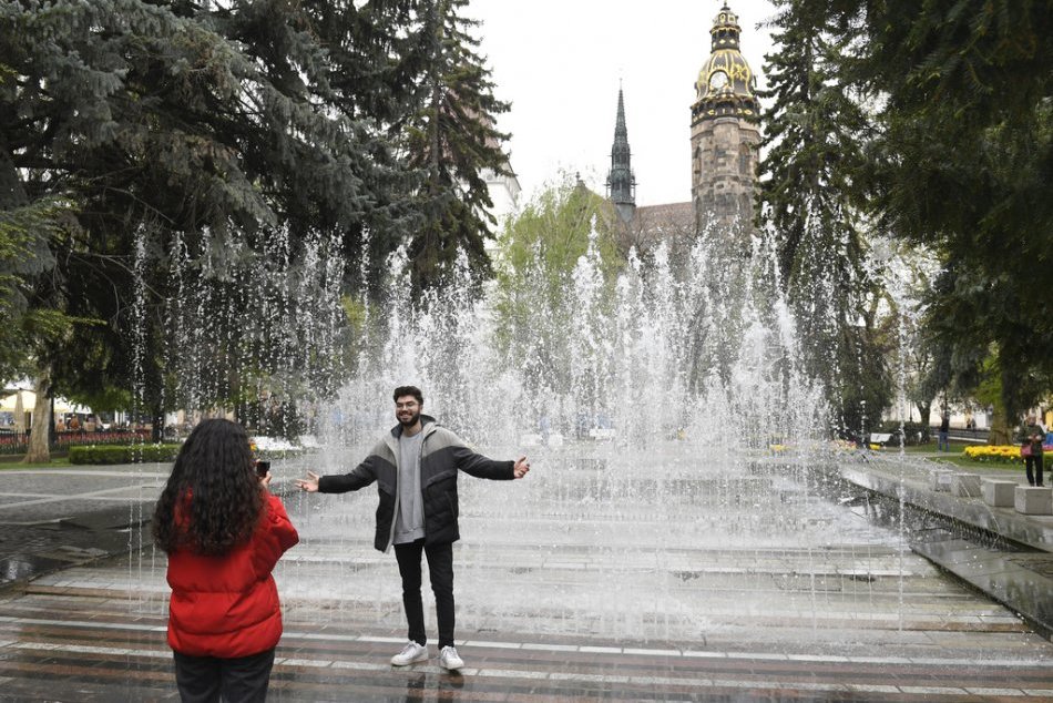 Ilustračný obrázok k článku V OBRAZOCH: Košické fontány v plnej paráde. Lákajú domácich aj návštevníkov
