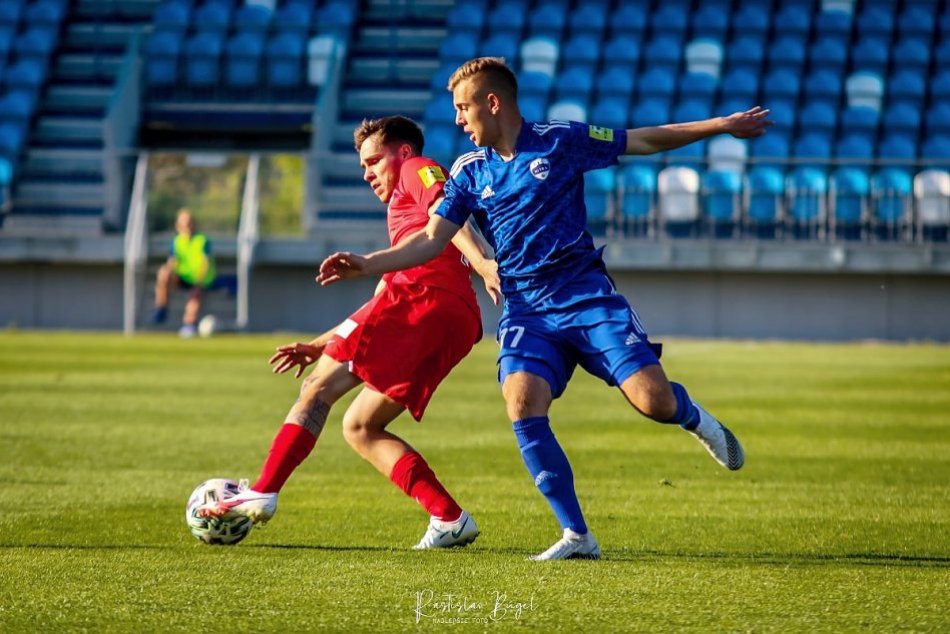 Ilustračný obrázok k článku Nitra namočená v poriadnych problémoch: Futbalisti doma podľahli Seredi, FOTO