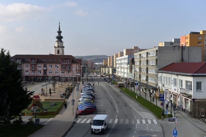 Ilustračný obrázok k článku Bordovú farbu okresu si nevedia vysvetliť: Primátor tvrdí, že budú výnimoční