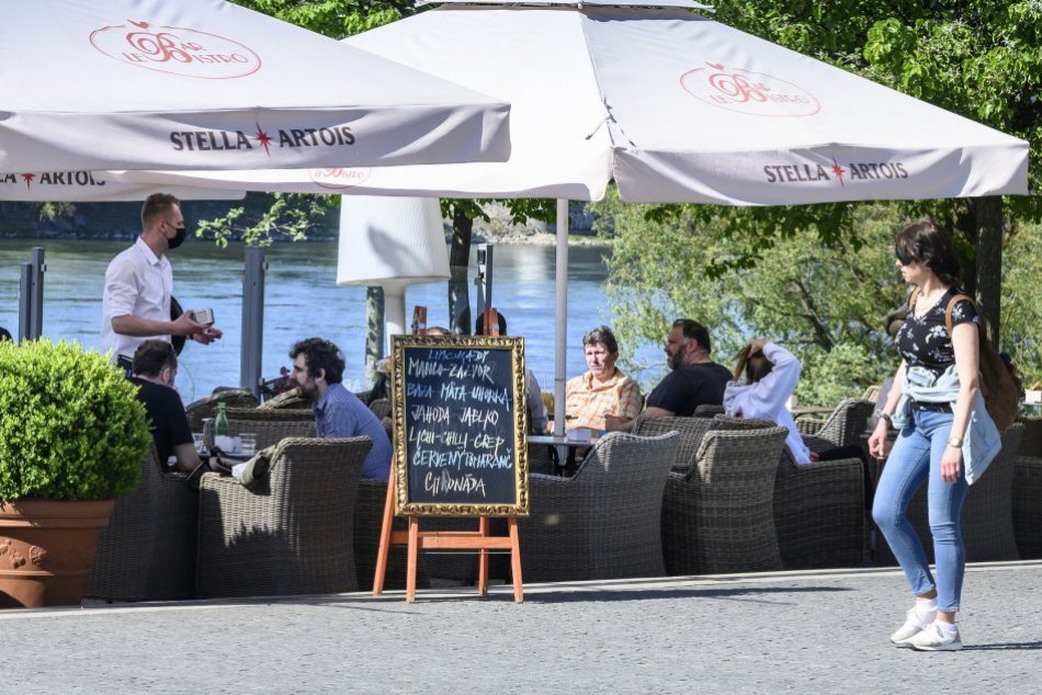 Ilustračný obrázok k článku Od pondelka sa COVID automat prefarbí: Najhoršie sú na tom TIETO dva okresy!