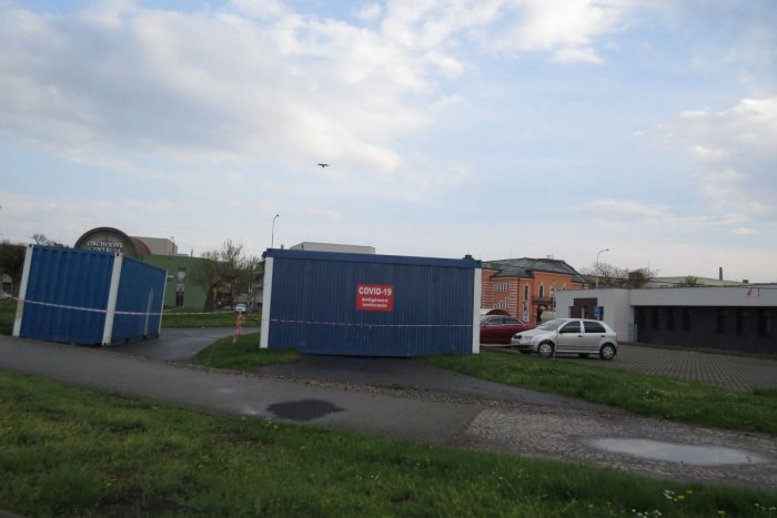 Ilustračný obrázok k článku Ako sa už konečne vyhnúť čiernej? Toľko obyvateľov nás delí od COVID žolíka